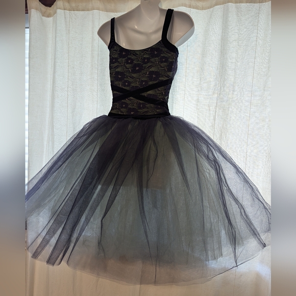 Revolution Ballet Costume - Picture 3 of 6